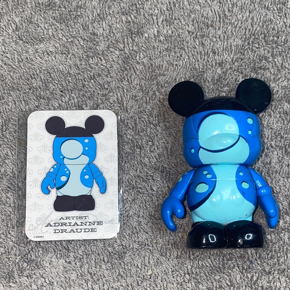 🌵 Retired Disney Vinylmation ‘Blue Lava Lamp’ from the “Urban #5" series!